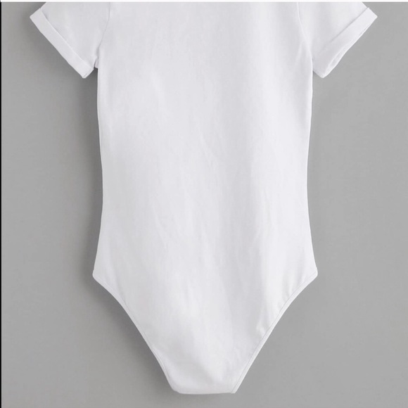 Minimalist white v neck tee bodysuit - Picture 3 of 4